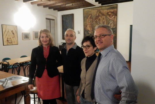 Da sinistra: l'editrice Paola Cominotti, Giuseppe Bono, Viviana Filippini, Marco Di Giaimo